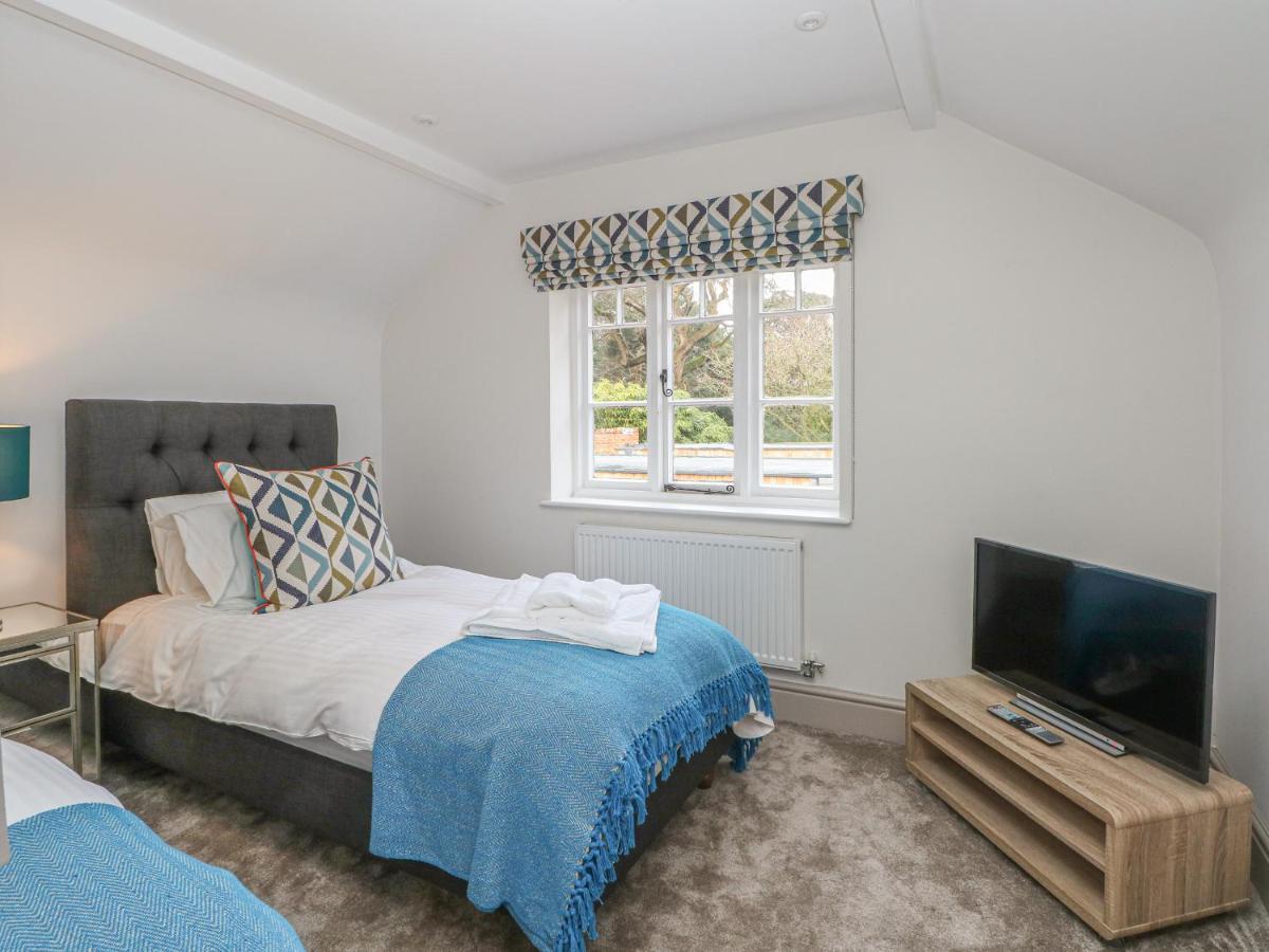 Lakeside Holiday home